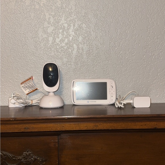 Motorola Baby Monitor with Camera - White - Picture 1 of 3